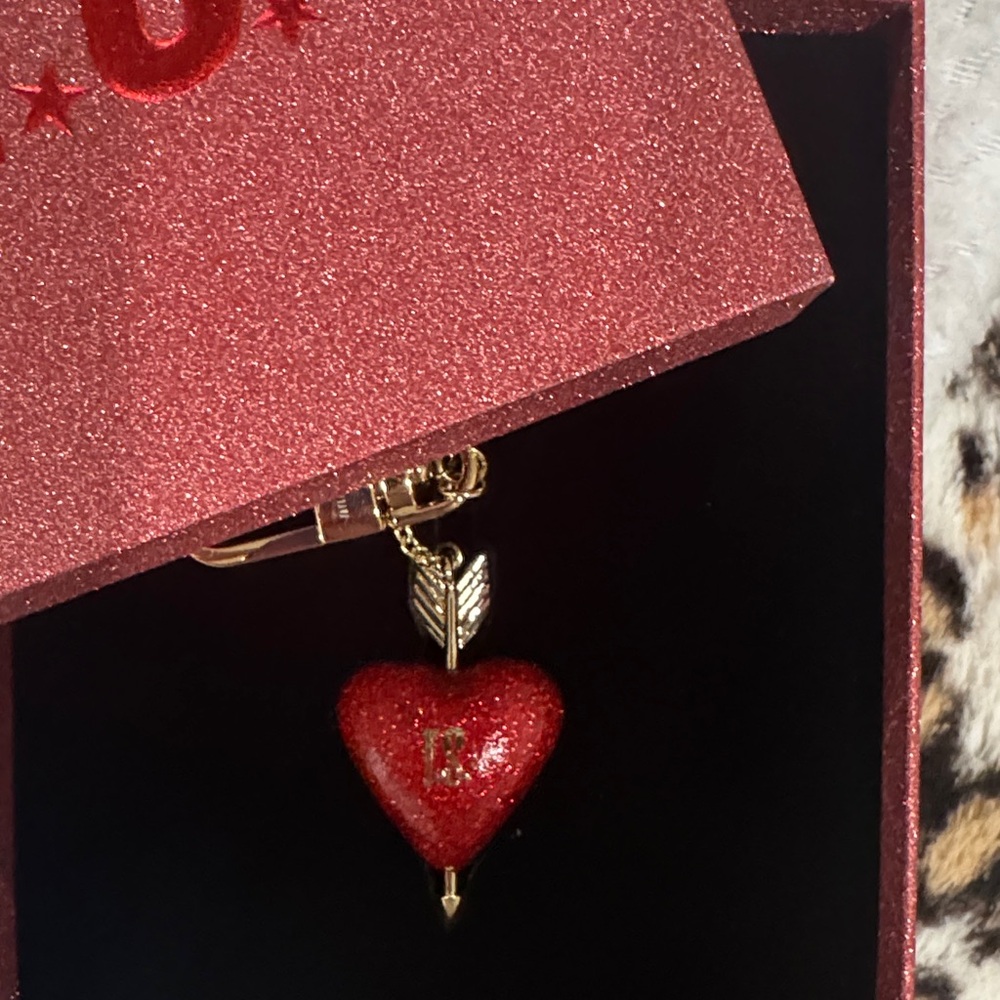 Taylor Swift The Life of a Showgirl ‘It’s Frightening’ CD & Keychain Set - Picture 6 of 6